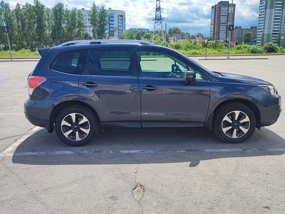 2017 Subaru Forester IV Рестайлинг 2, серый - вид 5