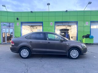 2015 Volkswagen Polo V, коричневый, 410000 рублей, вид 2