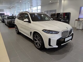 2025 BMW X5 40i IV (G05/G18) Рестайлинг, белый, 16400000 рублей, вид 3