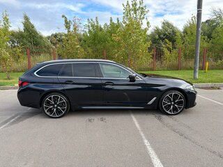 2022 BMW 5 серии 540i xDrive VII (G30/G31/G38) Рестайлинг, чёрный, 6500000 рублей, вид 4