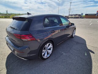 2020 Volkswagen Golf VIII, серый, 1999999 рублей, вид 4