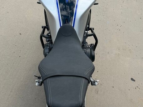 2024 Yamaha MT-09 (FZ-09), серебристый, 1299000 рублей, вид 4