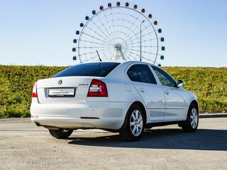 2013 Skoda Octavia II (A5) Рестайлинг, белый, 1050000 рублей, вид 2