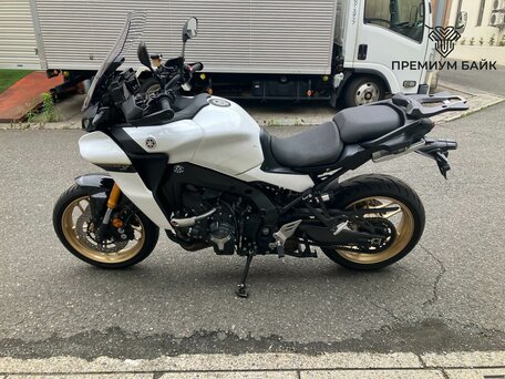 2023 Yamaha MT-09 Tracer (FJ-09), белый, 1377000 рублей, вид 2