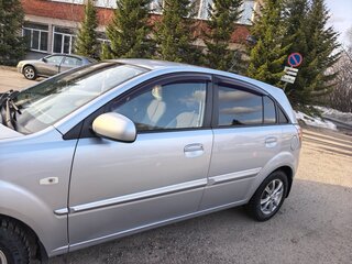 2011 Kia Rio II Рестайлинг, серебристый, 650000 рублей, вид 3