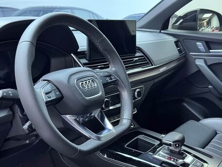 2023 Audi Q5 L 40 TFSI II (FY) Рестайлинг, чёрный, 3726585 рублей, вид 5
