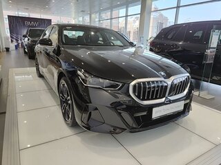 2025 BMW 5 серии Long 530Li xDrive VIII (G60/G61/G68), чёрный, 8200000 рублей, вид 3