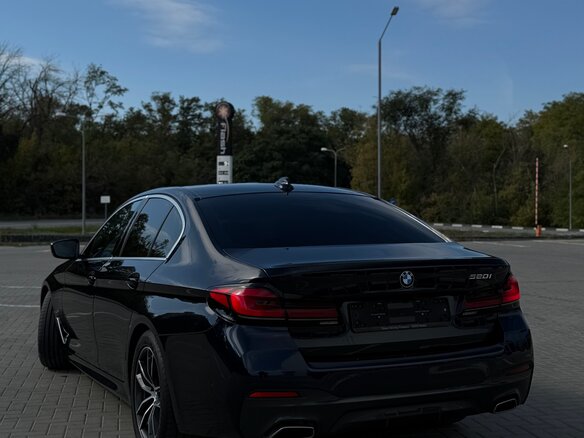 2022 BMW 5 серии 520i VII (G30/G31/G38) Рестайлинг, чёрный, 5200000 рублей - вид 2