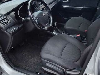 2017 Kia Rio III Рестайлинг, серебристый, 1200000 рублей, вид 5