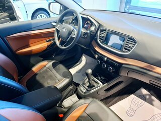 2026 Lada (ВАЗ) Vesta Cross I Рестайлинг (NG), белый, 1813000 рублей, вид 3