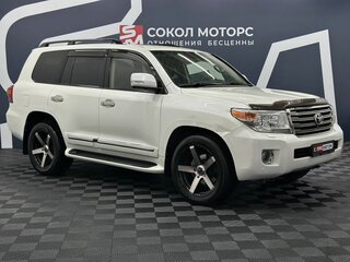 2013 Toyota Land Cruiser 200 Series Рестайлинг 1, белый, 3920000 рублей, вид 1