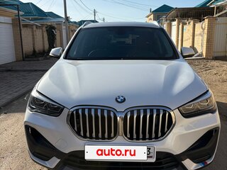 2020 BMW X1 Long 20Li sDrive II (F48) Рестайлинг, белый, 3090000 рублей, вид 3