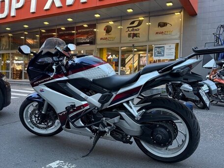 2020 Honda VFR 800, белый, 950000 рублей, вид 3