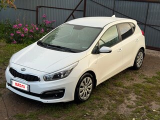 2018 Kia Ceed II Рестайлинг, белый, 1450000 рублей, вид 1