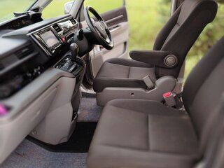 2015 Honda Stepwgn V, серый, 1350000 рублей, вид 5