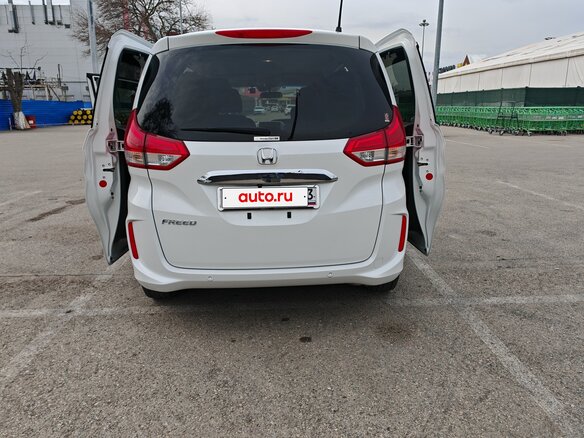 2021 Honda Freed II Рестайлинг, белый, 2000000 рублей - вид 3