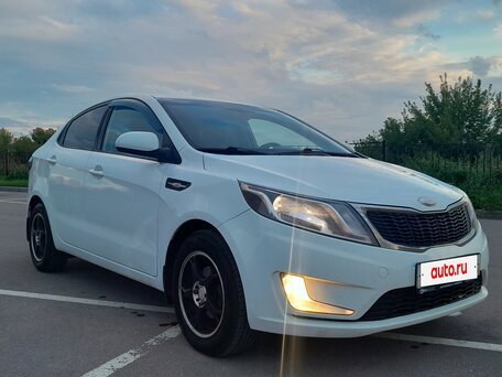 2013 Kia Rio 4-speed III, белый, 699000 рублей, вид 3
