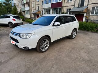 2014 Mitsubishi Outlander III, белый, 1550000 рублей, вид 1