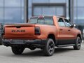 2026 Ram 1500 Crew Cab V Рестайлинг, оранжевый, 9010000 рублей - вид 1