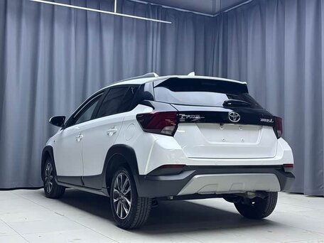 2022 Toyota Yaris L XP150 Рестайлинг, белый, 1000330 рублей, вид 5