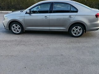 2021 Volkswagen Polo VI, серебристый, 1730000 рублей, вид 4