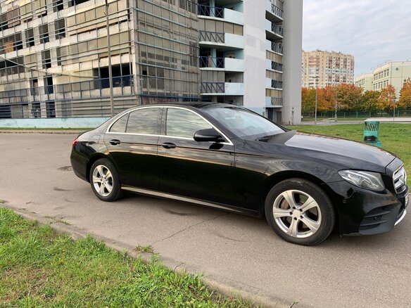 2019 Mercedes-Benz E-Класс 200 V (W213, S213, C238), чёрный, 2880000 рублей - вид 1