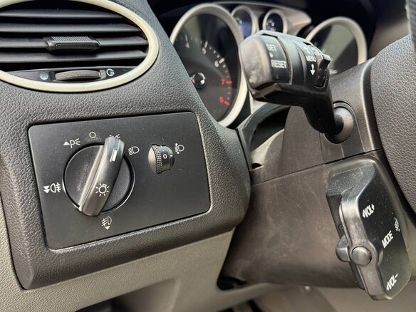 2010 Ford Focus II Рестайлинг, белый, 400000 рублей - вид 19