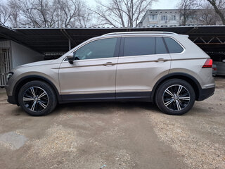 2017 Volkswagen Tiguan II, бежевый, 3100000 рублей, вид 1