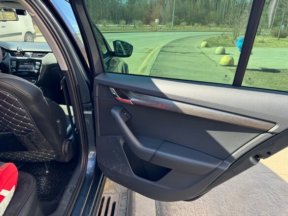 2014 Skoda Octavia Scout III (A7), серый, 1799000 рублей - вид 25