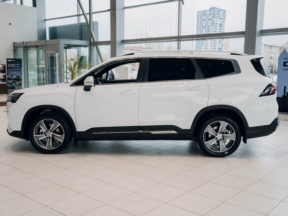 2026 Geely Okavango I Рестайлинг, белый - вид 6