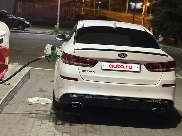 2019 Kia Optima IV Рестайлинг, белый, 1490000 рублей - вид 3