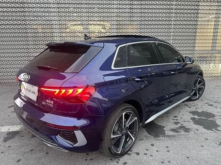 2022 Audi A3 Sportback 35 TFSI IV (8Y), синий, 2349000 рублей, вид 4