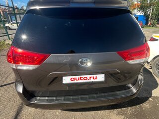 2011 Toyota Sienna III, серый, 2150000 рублей, вид 2