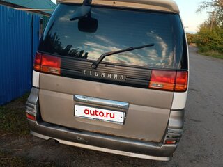 1998 Nissan Elgrand I (E50), белый, 350000 рублей, вид 2
