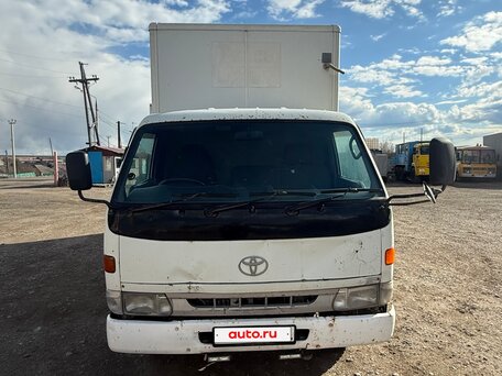 1998 Toyota Dyna, белый, 1050000 рублей, вид 1