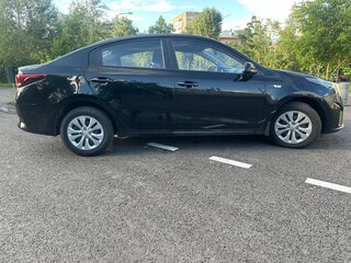 2020 Kia Rio IV Рестайлинг, чёрный, 1570000 рублей, вид 1