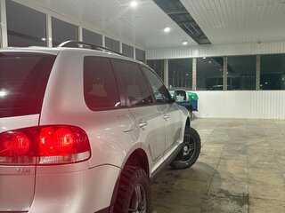 2006 Volkswagen Touareg I, серебристый, 900000 рублей, вид 3