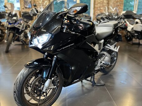 2015 Honda VFR 800, чёрный, 785000 рублей, вид 2