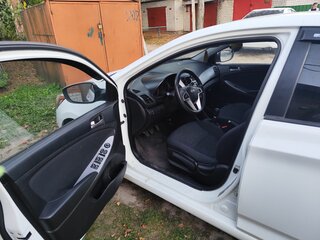 2014 Hyundai Solaris I Рестайлинг, белый, 730000 рублей, вид 4