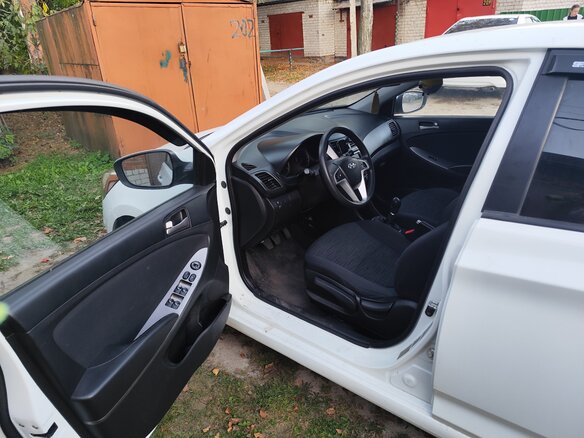 2014 Hyundai Solaris I Рестайлинг, белый - вид 3