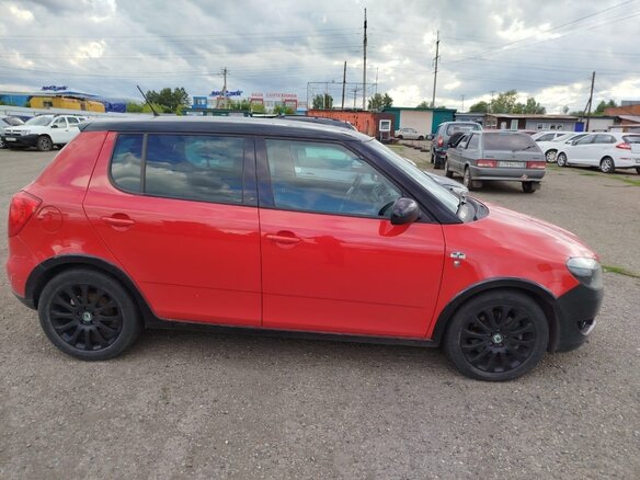 2012 Skoda Fabia II Рестайлинг, красный, 285000 рублей - вид 2