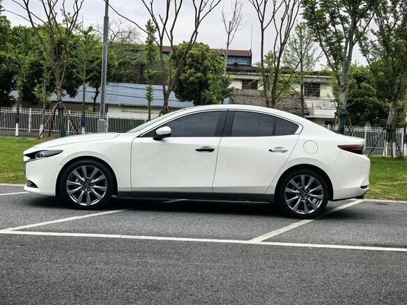 2022 Mazda 3 Axela IV (BP), белый, 1340000 рублей - вид 7