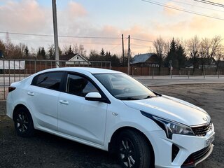 2021 Kia Rio IV Рестайлинг, белый, 1550000 рублей, вид 2