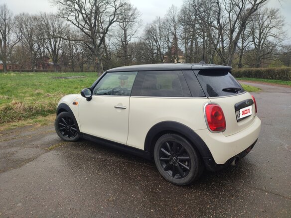 2017 Mini Hatch Cooper III (F55/F56), белый, 1360000 рублей - вид 5