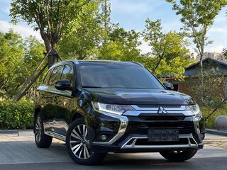 2022 Mitsubishi Outlander III Рестайлинг 3, чёрный, 1840000 рублей, вид 3