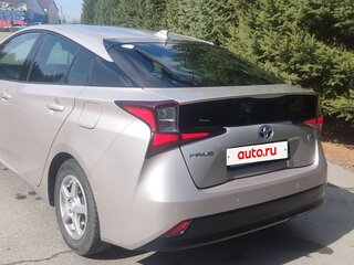 2019 Toyota Prius IV Рестайлинг (XW50), серебристый, 2000000 рублей, вид 5