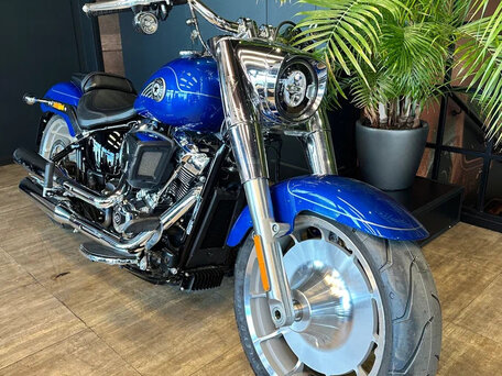 2025 Harley-Davidson Fat Boy, синий, 3690000 рублей, вид 4