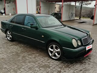 1996 Mercedes-Benz E-Класс 230 II (W210, S210), зелёный, 350000 рублей, вид 1