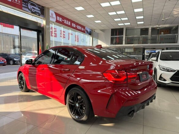 2022 BMW 1 серии 120i III (F52) Рестайлинг, красный, 2180000 рублей - вид 3