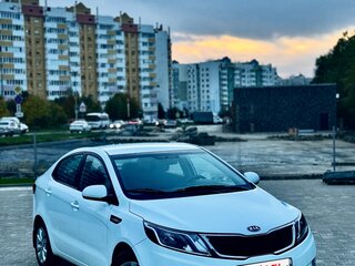 2012 Kia Rio 5-speed III, белый, 900000 рублей, вид 1